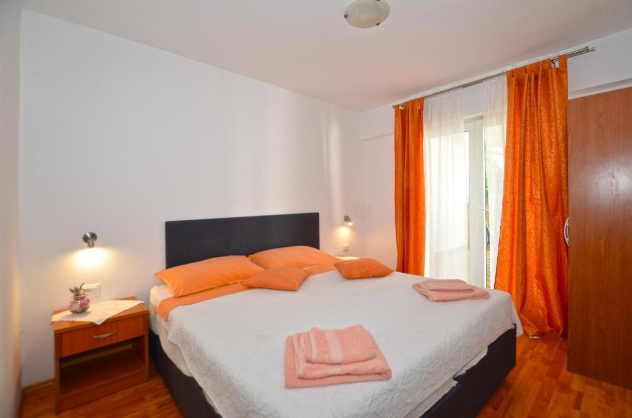 Apartment Ljiljana *