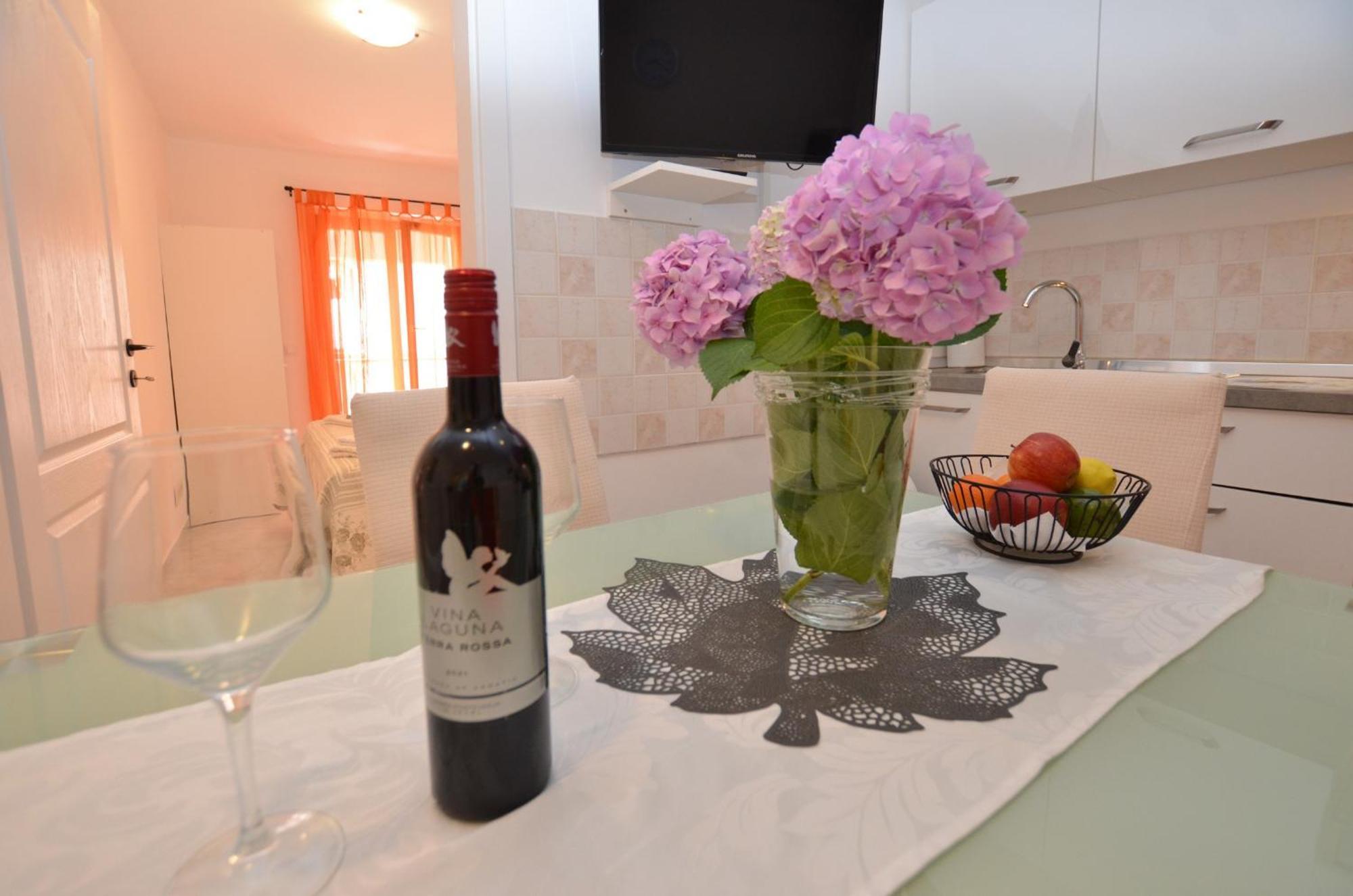 Apartment Ljiljana *
